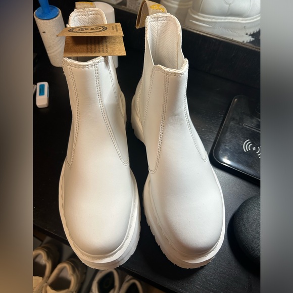 Dr martens V 2976 Quad Mono - Optical White
Size 8W - Picture 2 of 5